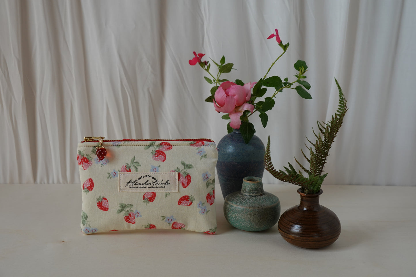Flache Mini-Necessaire Erdbeere