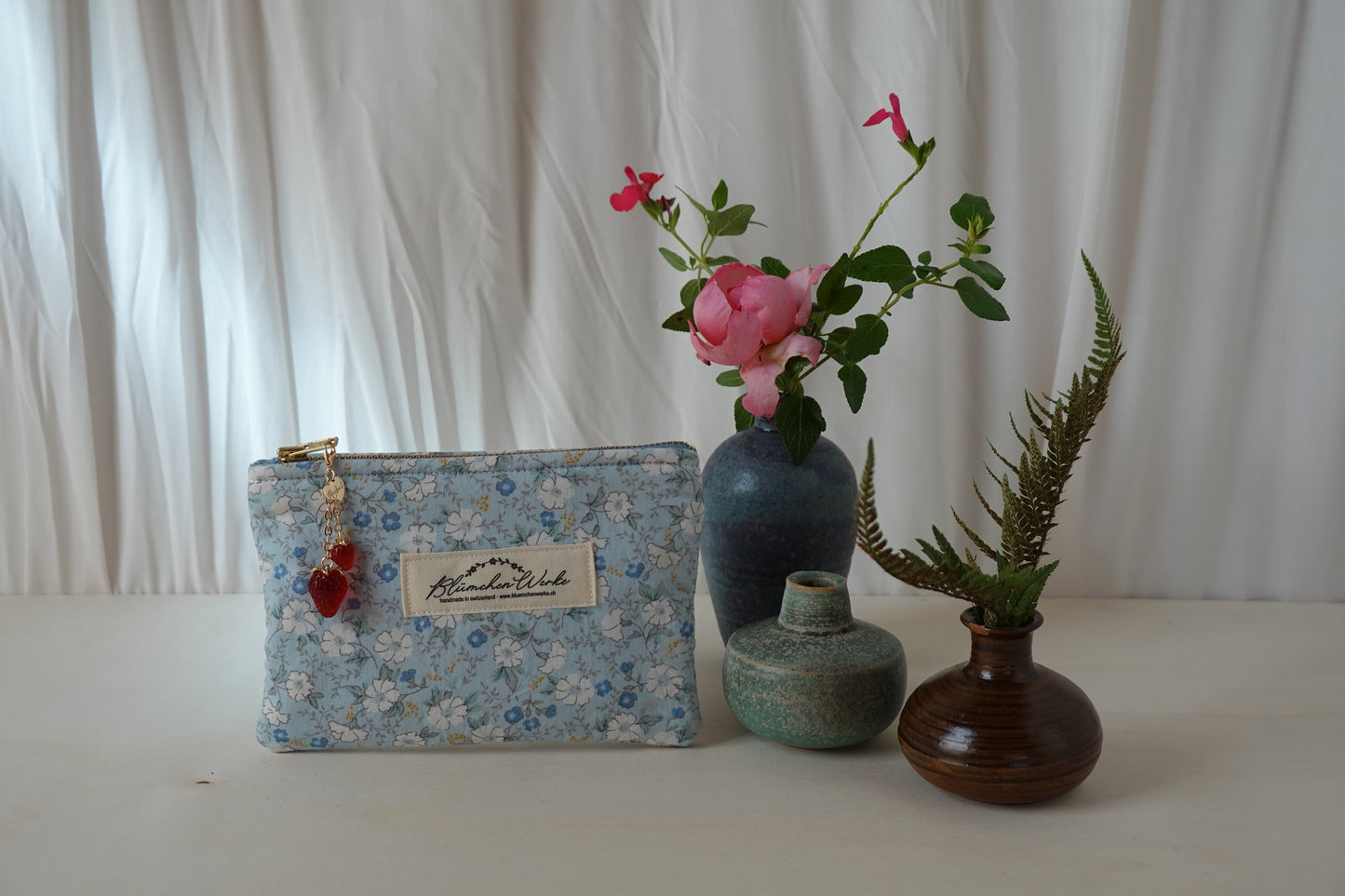 Flache Mini-Necessaire Blaue Blumen